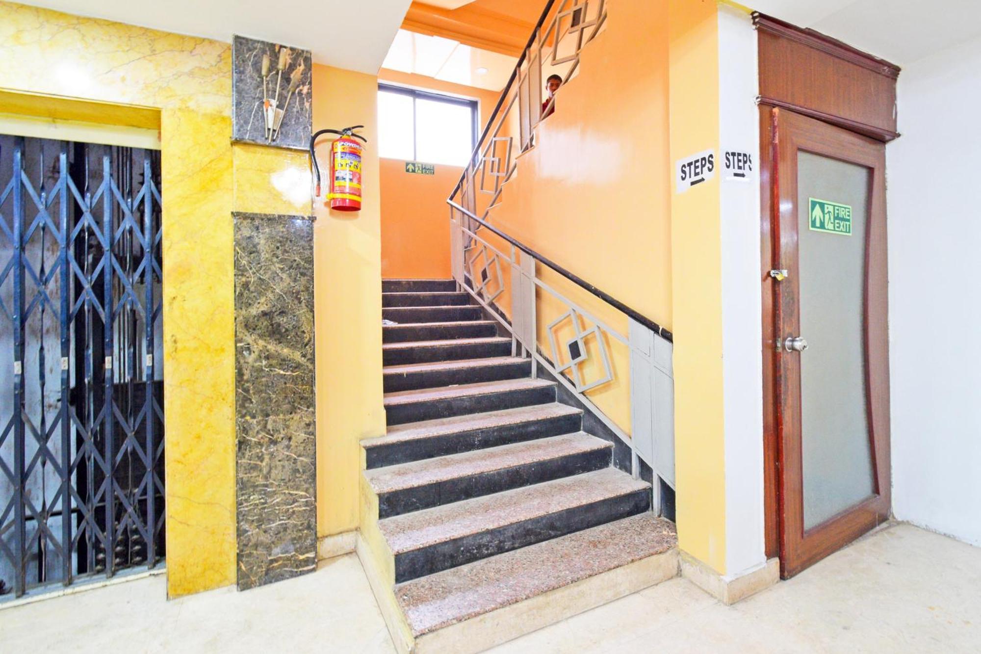 Super Townhouse Ameerpet Balkampet Road Hyderabad Exterior photo